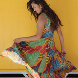 Eleganti e ariosi: come padroneggiare gli abiti hawaiani per le donne