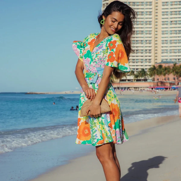 Beach Wedding Dress Codes: How to Dress for the Venue, Weather, and Invitation