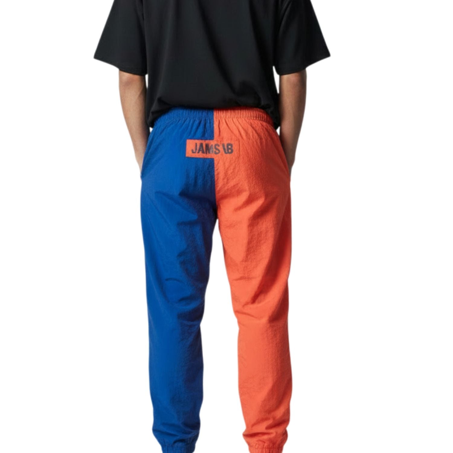 Pantalón bicolor azul y naranja con la marca 'JAM 18' sobre fondo blanco.