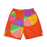 Pantalones cortos coloridos con patrones geométricos sobre fondo blanco.