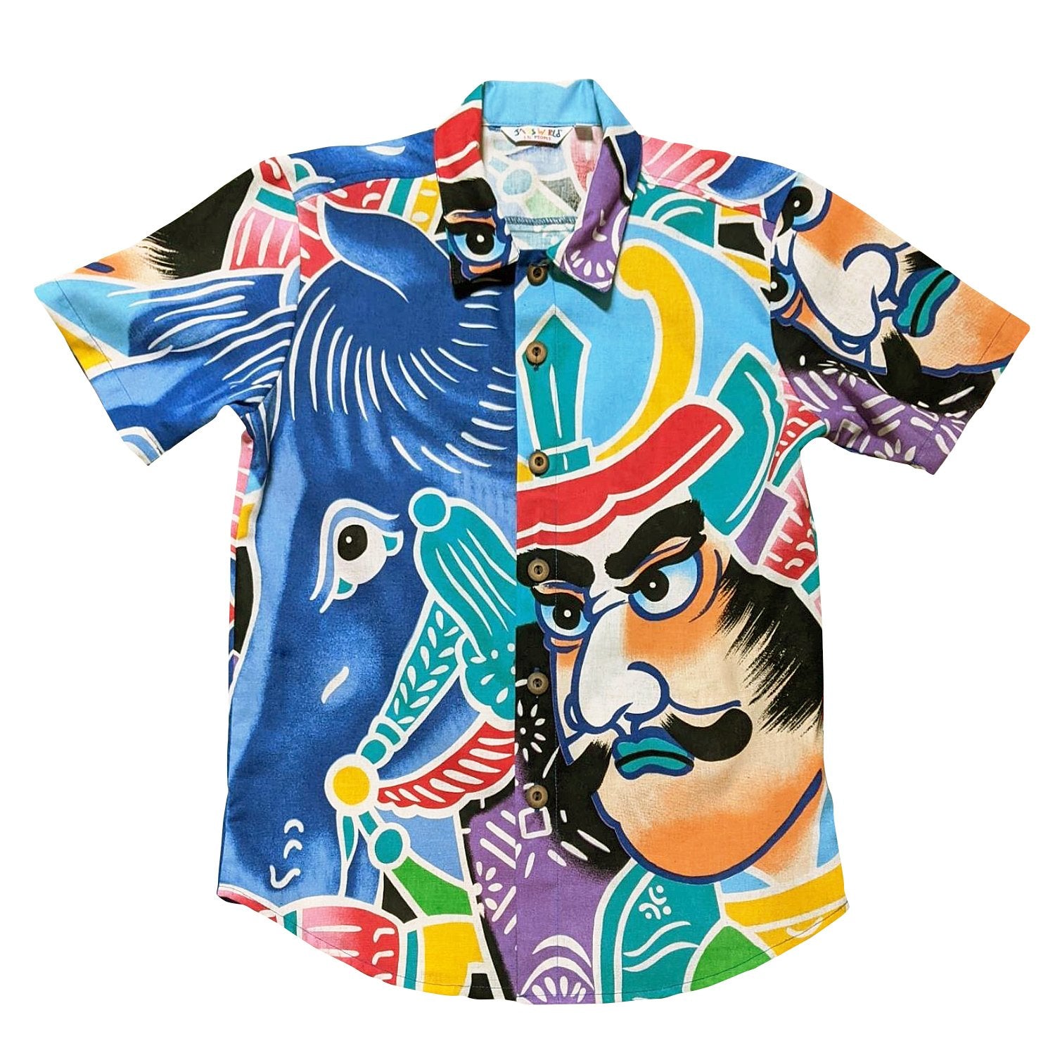 Camisa para niño con estampado de caballo samurái colorido sobre fondo blanco.